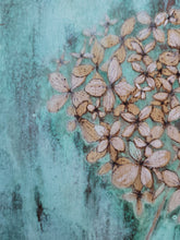 Load image into Gallery viewer, Hydrangea Copper Patina and White
